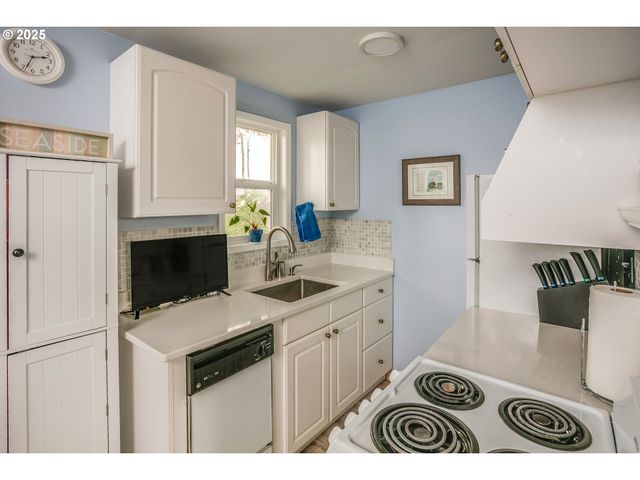 2233 BEACH Dr 40, Seaside, OR 97138