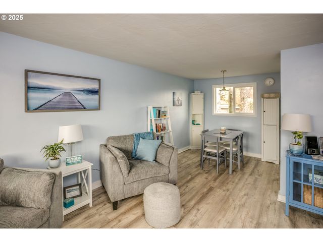 2233 BEACH Dr 40, Seaside, OR 97138