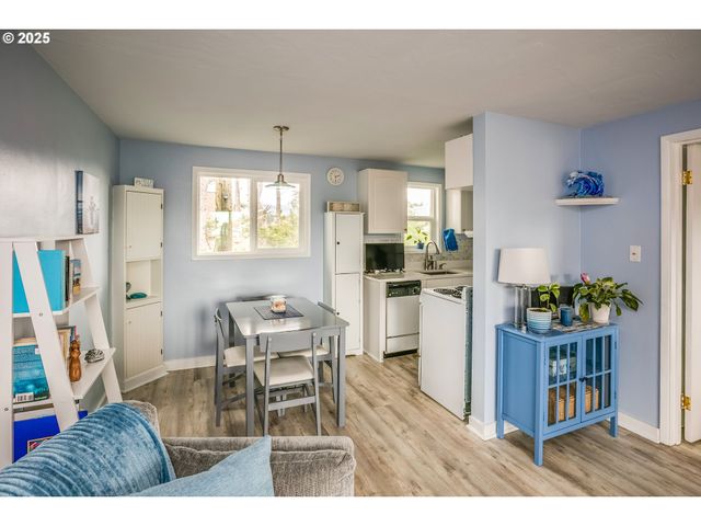 2233 BEACH Dr 40, Seaside, OR 97138