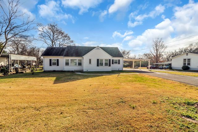 208 Hickory Dr, Shelbyville, TN 37160