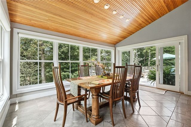 52 Timberhill Dr, Sewickley Heights, PA 15143