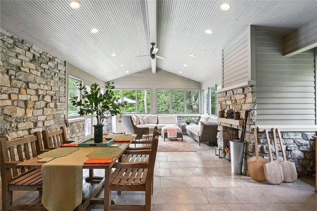 52 Timberhill Dr, Sewickley Heights, PA 15143