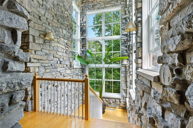 52 Timberhill Dr, Sewickley Heights, PA 15143