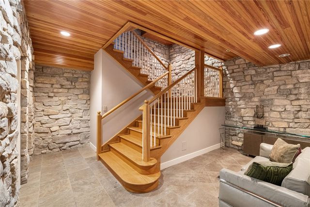 52 Timberhill Dr, Sewickley Heights, PA 15143