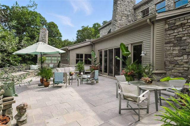 52 Timberhill Dr, Sewickley Heights, PA 15143