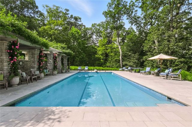 52 Timberhill Dr, Sewickley Heights, PA 15143