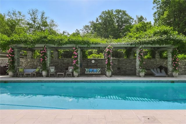 52 Timberhill Dr, Sewickley Heights, PA 15143