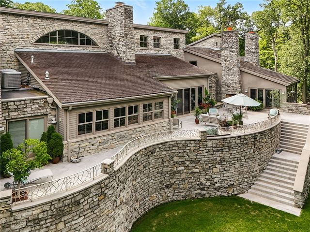 52 Timberhill Dr, Sewickley Heights, PA 15143