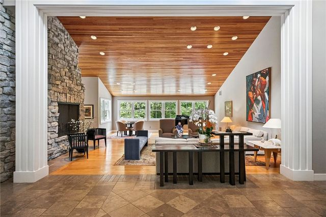 52 Timberhill Dr, Sewickley Heights, PA 15143