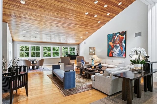 52 Timberhill Dr, Sewickley Heights, PA 15143