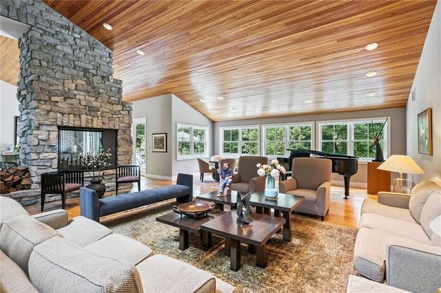 52 Timberhill Dr, Sewickley Heights, PA 15143