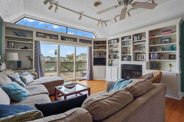 310 37th Ave. N, North Myrtle Beach, SC 29582