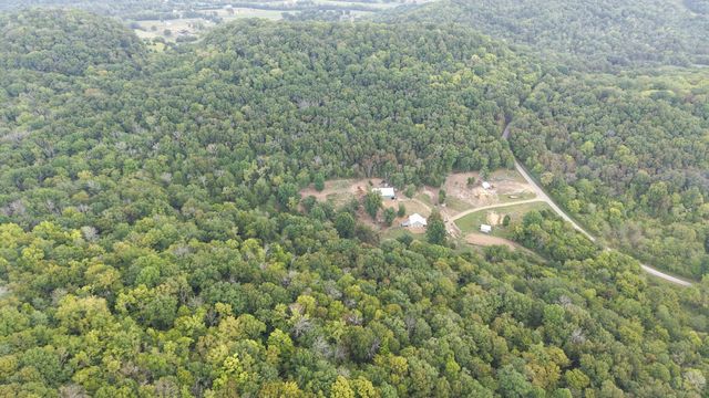 1100 Snake Hollow Rd, Hartsville, TN 37074