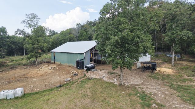 1100 Snake Hollow Rd, Hartsville, TN 37074