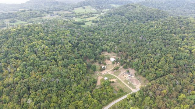 1100 Snake Hollow Rd, Hartsville, TN 37074
