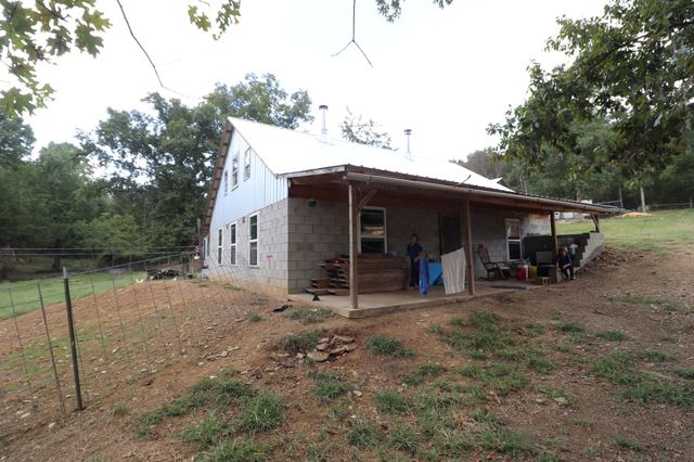 1100 Snake Hollow Rd, Hartsville, TN 37074