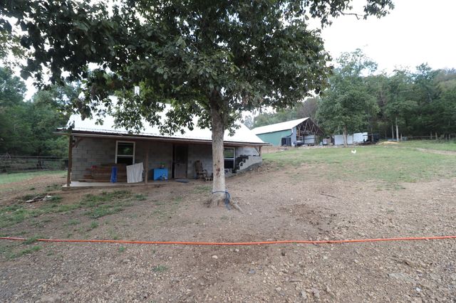 1100 Snake Hollow Rd, Hartsville, TN 37074