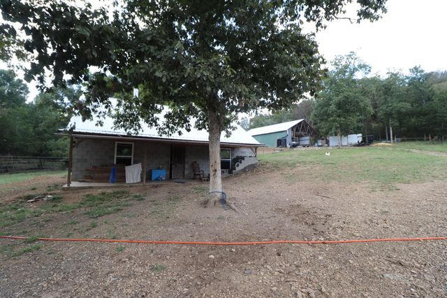 1100 Snake Hollow Rd, Hartsville, TN 37074