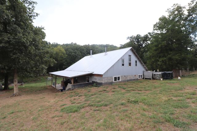 1100 Snake Hollow Rd, Hartsville, TN 37074