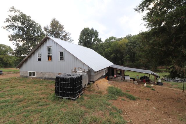 1100 Snake Hollow Rd, Hartsville, TN 37074