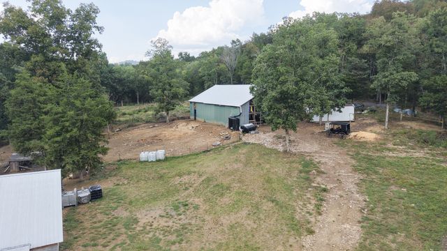 1100 Snake Hollow Rd, Hartsville, TN 37074