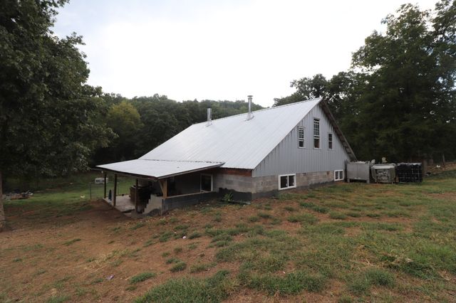 1100 Snake Hollow Rd, Hartsville, TN 37074