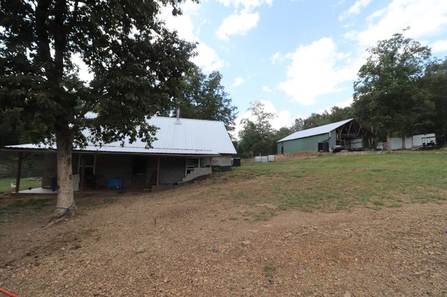 1100 Snake Hollow Rd, Hartsville, TN 37074