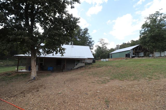 1100 Snake Hollow Rd, Hartsville, TN 37074