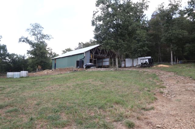 1100 Snake Hollow Rd, Hartsville, TN 37074