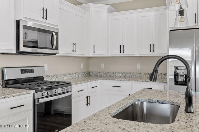 2717 Autumn Woods Trl, Cookeville, TN 38501