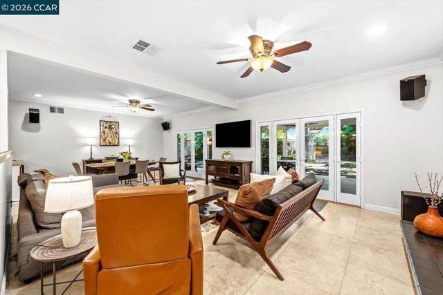 1642 Carriage Dr, Walnut Creek, CA 94598