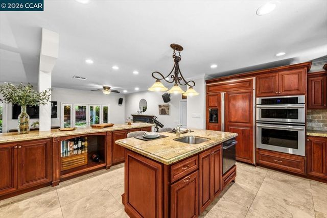 1642 Carriage Dr, Walnut Creek, CA 94598