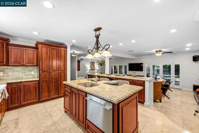1642 Carriage Dr, Walnut Creek, CA 94598