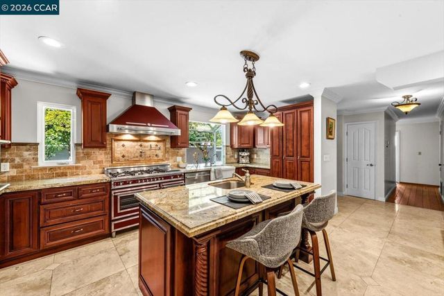 1642 Carriage Dr, Walnut Creek, CA 94598