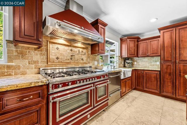 1642 Carriage Dr, Walnut Creek, CA 94598