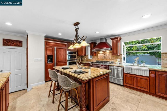1642 Carriage Dr, Walnut Creek, CA 94598