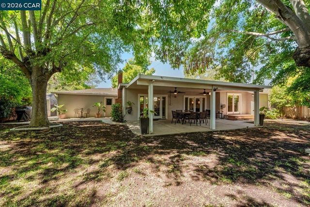 1642 Carriage Dr, Walnut Creek, CA 94598