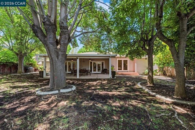 1642 Carriage Dr, Walnut Creek, CA 94598