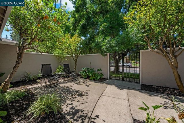 1642 Carriage Dr, Walnut Creek, CA 94598