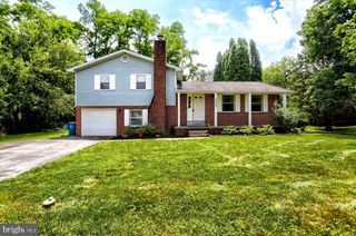 7925 RIDER LN, Harrisburg, PA 17112