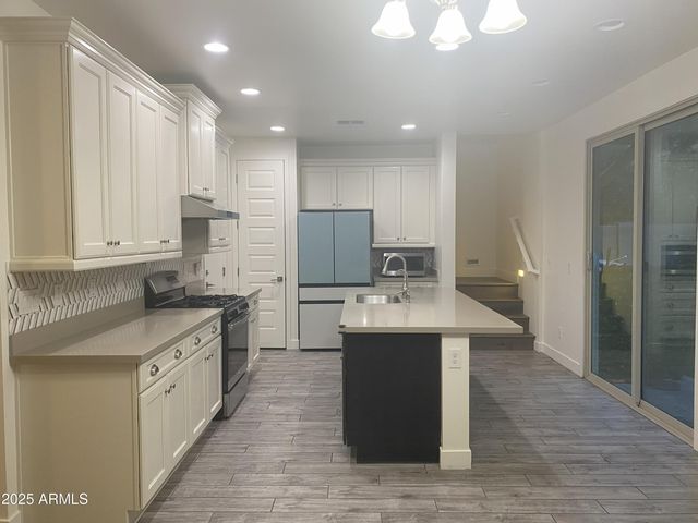 4708 E DALEY Lane, Phoenix, AZ 85050