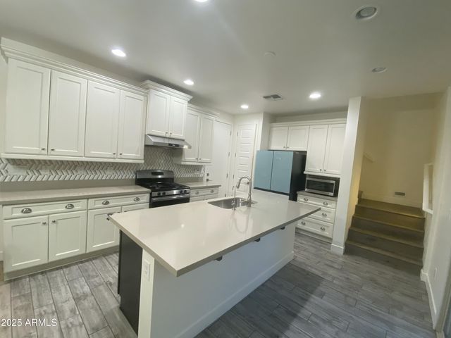4708 E DALEY Lane, Phoenix, AZ 85050