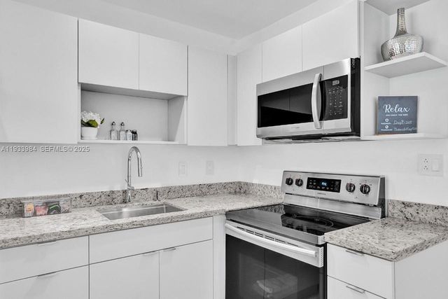 208 SE 4th St 1-2, Hallandale Beach, FL 33009