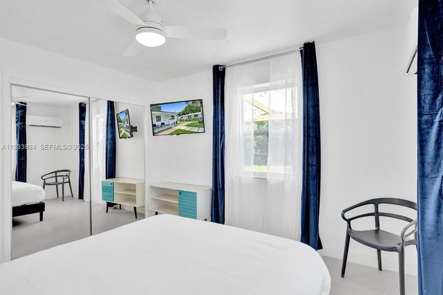 208 SE 4th St 1-2, Hallandale Beach, FL 33009