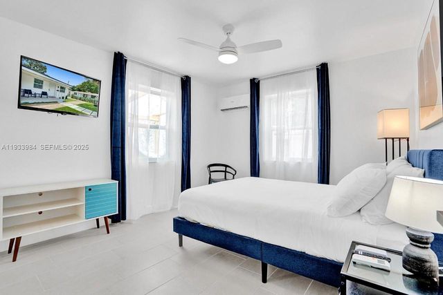 208 SE 4th St 1-2, Hallandale Beach, FL 33009