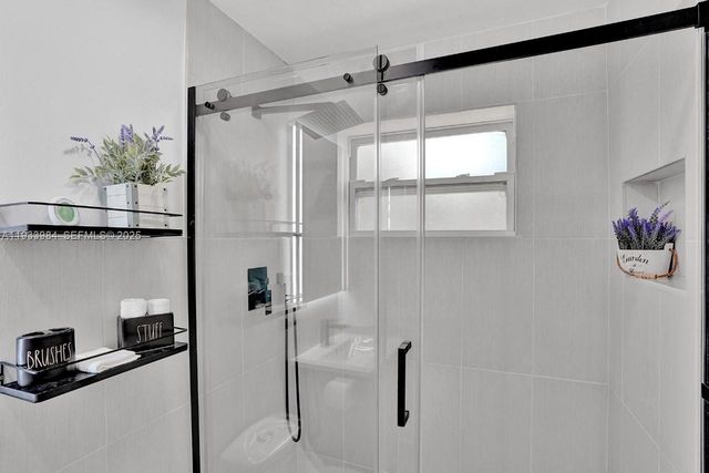 208 SE 4th St 1-2, Hallandale Beach, FL 33009