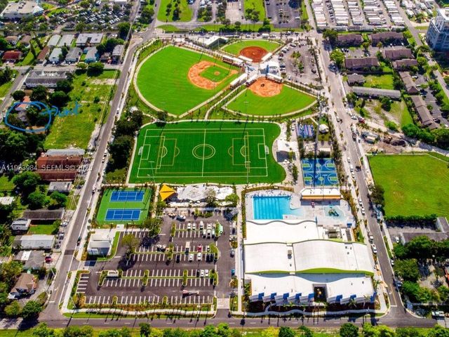 208 SE 4th St 1-2, Hallandale Beach, FL 33009