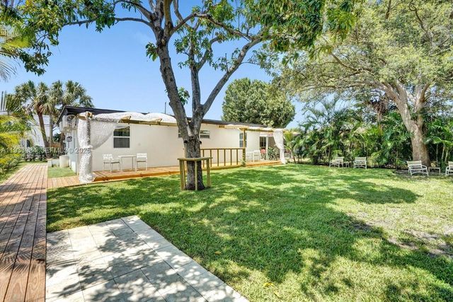 208 SE 4th St 1-2, Hallandale Beach, FL 33009