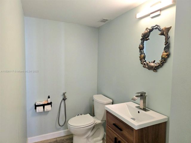 1147 Hillsboro Mile 605, Hillsboro Beach, FL 33062