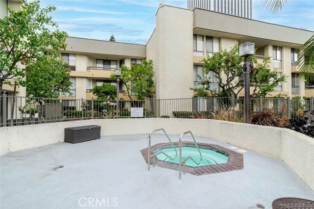 750 S Spaulding Avenue 129, Los Angeles, CA 90036